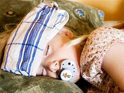 Cách chăm sóc trẻ sốt xuất huyết tại nhà