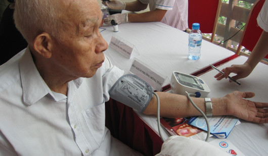 Hưởng ứng ngày phòng chống tăng huyết áp thế giới 17-05-2015 2