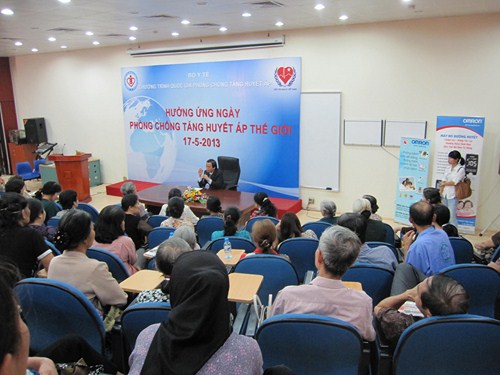 Hưởng ứng ngày thế giới phòng chống tăng huyết áp 17-05-2013 1