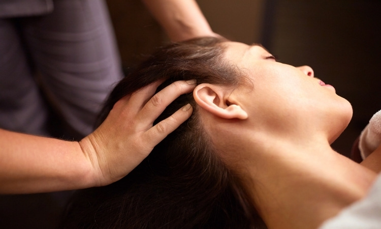 8. Massage đầu và cột sống 1